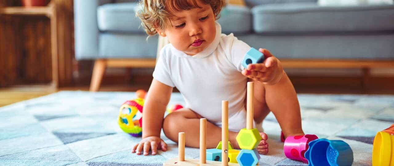 Jaký dětský koberec pomáhá rozvoji dítěte a zároveň je praktický?