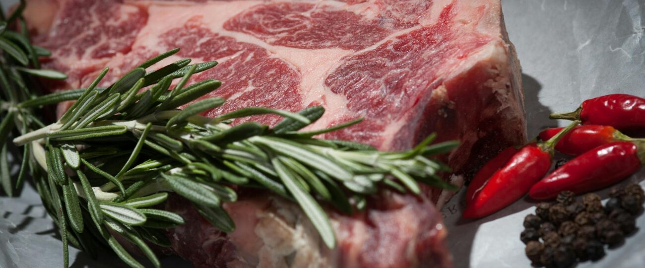 Když řeknete steak: Jak vybrat maso, které promění obyčejné jídlo v opravdový gurmánský zážitek