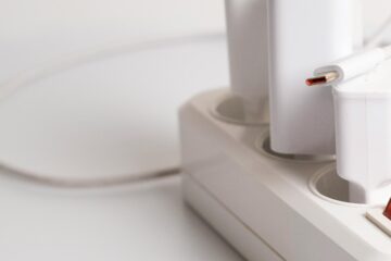 Věci, které byste nikdy neměli zapojovat do prodlužovacího kabelu: Buďte doma v bezpečí