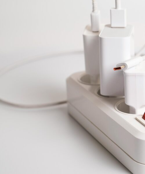 Věci, které byste nikdy neměli zapojovat do prodlužovacího kabelu: Buďte doma v bezpečí