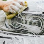 Můžete si umýt auto doma? Ne vždy – a může vás to přijít draho