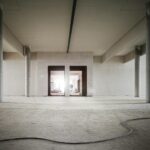 Betonové vs. anhydritové podlahy: Kdy je beton lepší volbou?